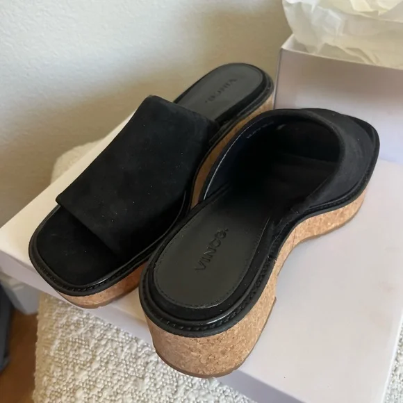 ❌ SOLD ❌ Vince Maddy-B Suede Sandals - Picture 4 of 6